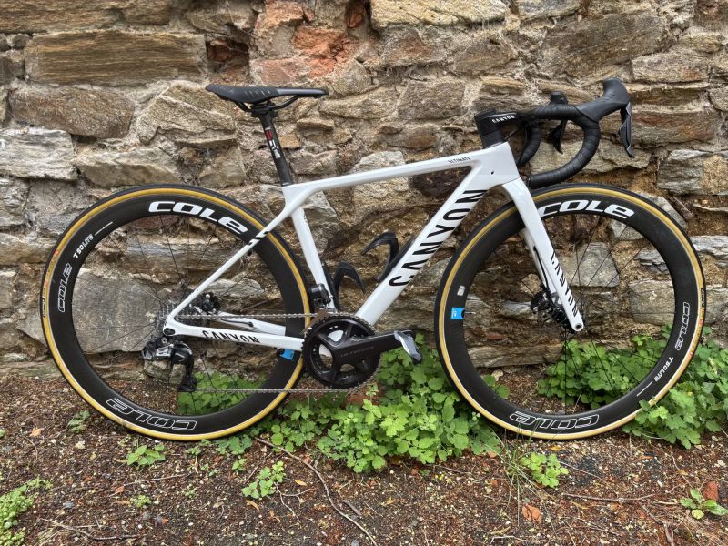 CANYON ULTIMATE CFR - SHIMANO di2 2x11 - KARBONOVÁ KOLA - žákovské převody - 43 cm