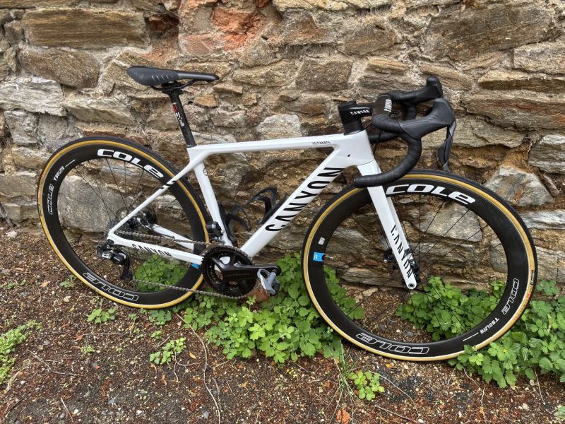 CANYON ULTIMATE CFR - SHIMANO di2 2x11 - KARBONOVÁ KOLA - žákovské převody - 43 cm