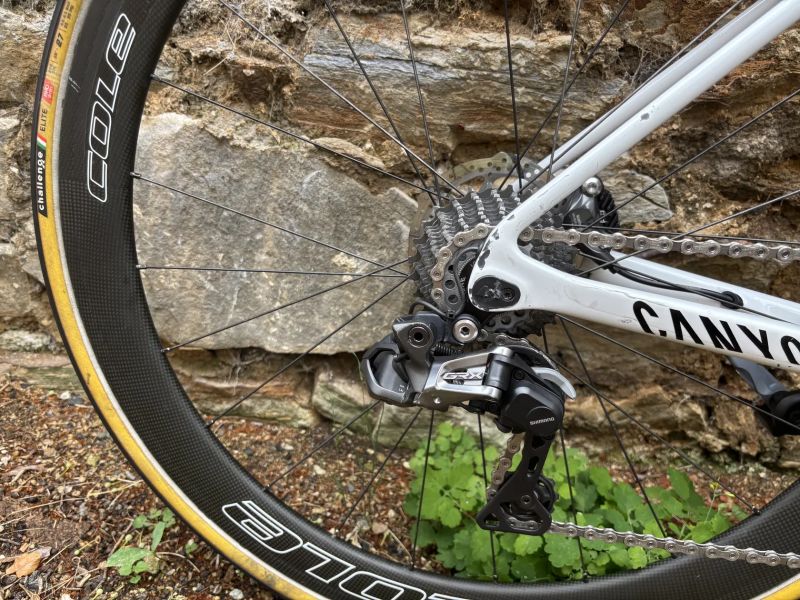 CANYON ULTIMATE CFR - SHIMANO di2 2x11 - KARBONOVÁ KOLA - žákovské převody - 43 cm