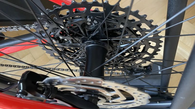 Scott 940 carbon Red / vel.M / Sram Eagle 1x12 / zánovní
