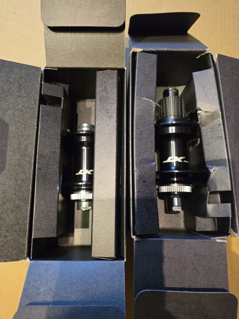 Shimano náboje XT 8100