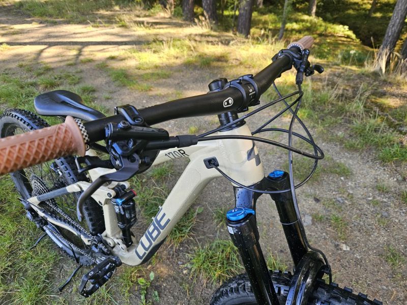 CUBE STEREO 170R, vel. M
