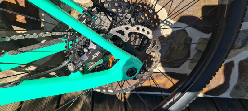 Prodám MTB hardtail karbon 27,5" velikost 15" nejeté