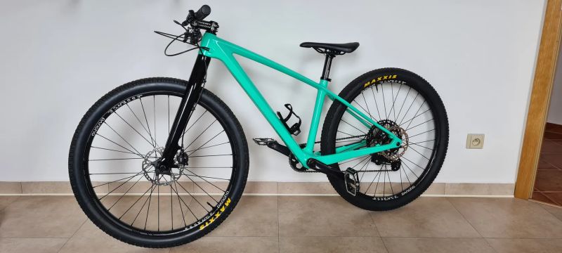 Prodám MTB hardtail karbon 27,5" velikost 15" nejeté