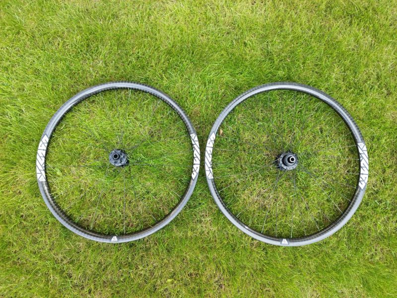 Zapletená kola Light Bicycle, Dtswiss, Novatec 29" boost 110x15/148x12