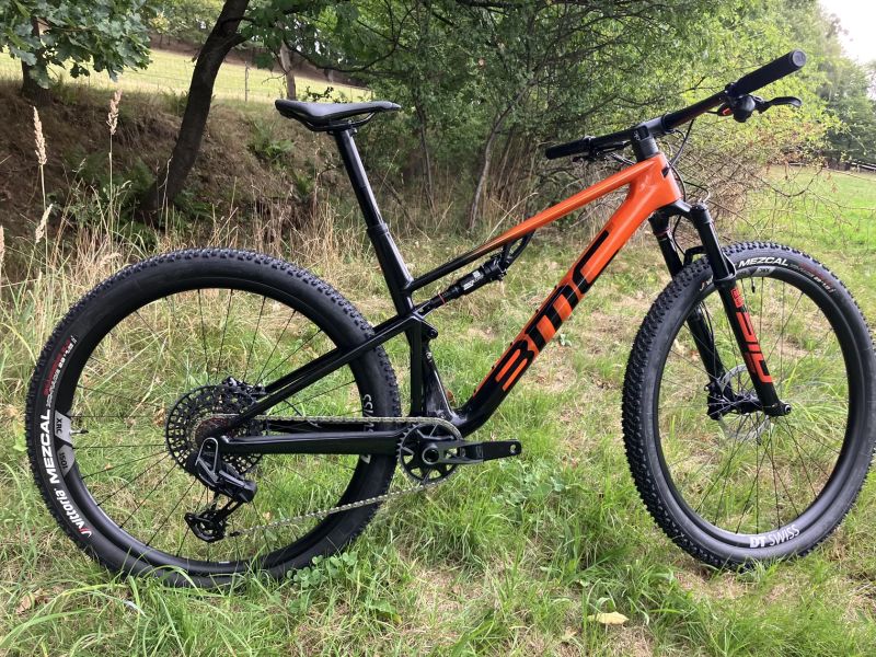 Nové BMC Fourstroke 01 ONE, flashfire orange/black