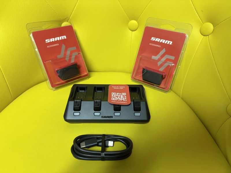 Nabíječka Sram + baterie
