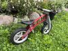 Odrážedlo Firstbike Street + košík + adaptéry na snížení