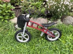 Odrážedlo Firstbike Street + košík + adaptéry na snížení