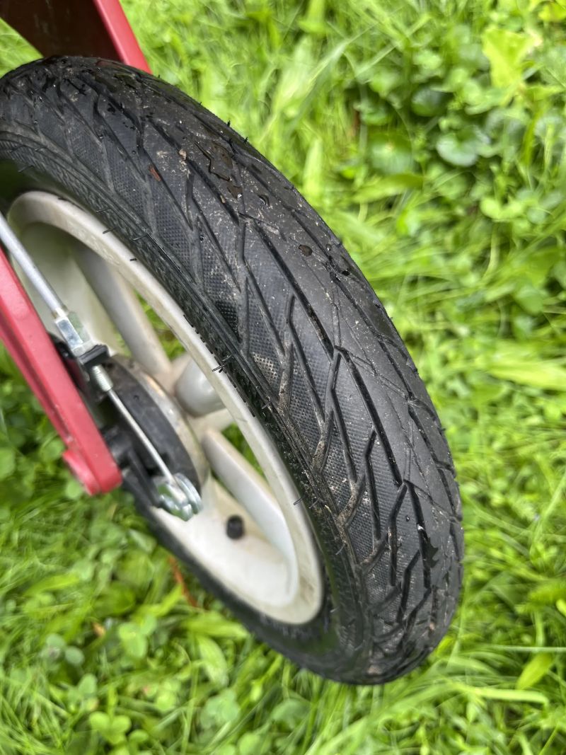Odrážedlo Firstbike Street + košík + adaptéry na snížení