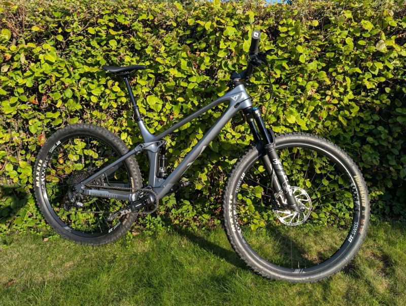 YT Industries Izzo CORE 2 | Ice Grey | L