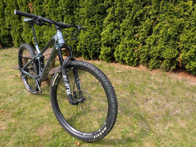 YT Industries Izzo CORE 2 | Ice Grey | L