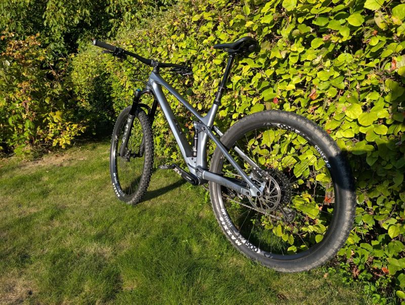 YT Industries Izzo CORE 2 | Ice Grey | L