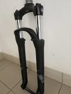 Vidlice Suntour XCM na pevnou osu boost