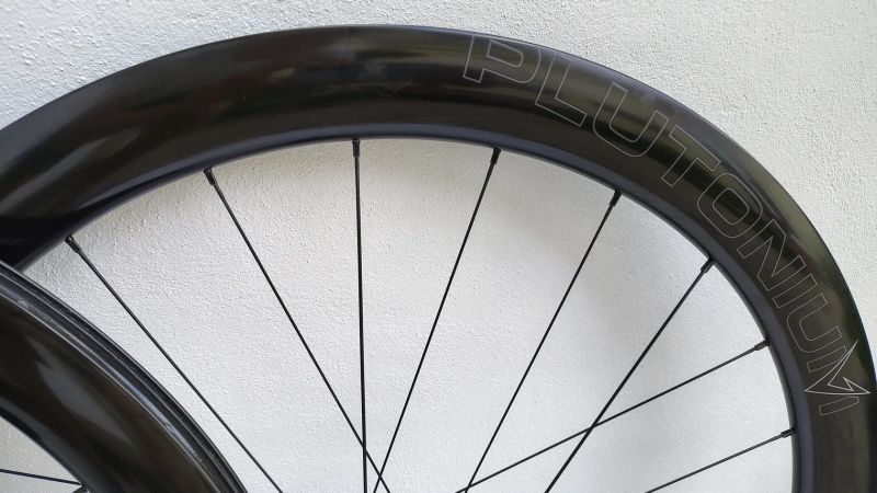 Prodám nová silniční 50mm karbonová kola Bianchi Velomann Plutonium 50 TLR ořech Shimano 11/12