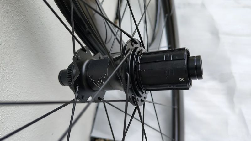 Prodám nová silniční 50mm karbonová kola Bianchi Velomann Plutonium 50 TLR ořech Shimano 11/12