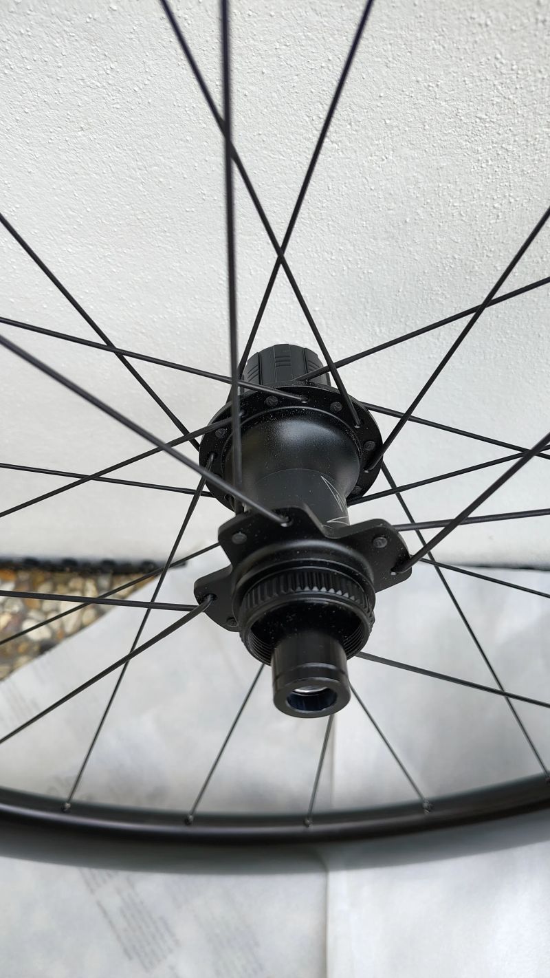Prodám nová silniční 50mm karbonová kola Bianchi Velomann Plutonium 50 TLR ořech Shimano 11/12