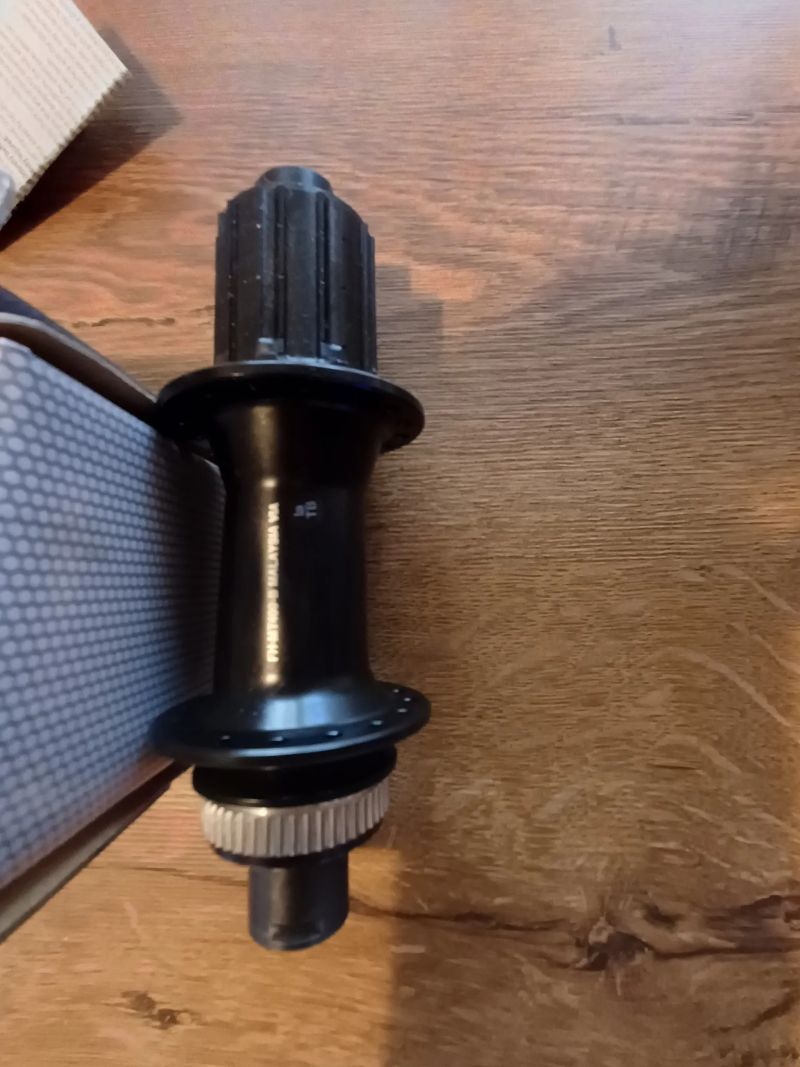 Náboje Shimano