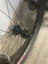 Prodám zadní kolo Dt Swiss 27,5 boost osa 148x12