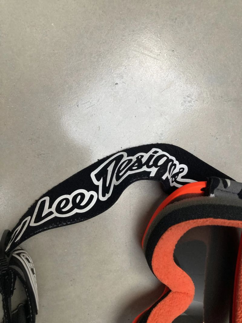 Oakley Troy Lee Design