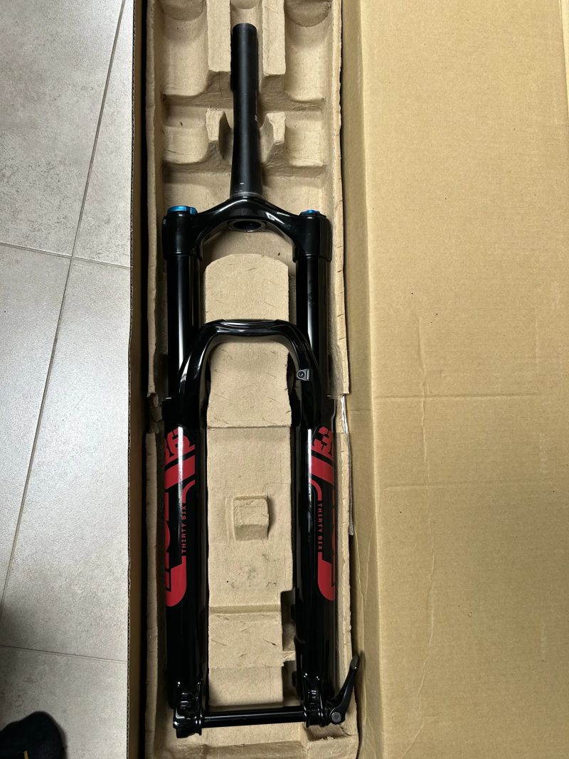 Fox 36 Rhythm 140mm grip tapered 29"