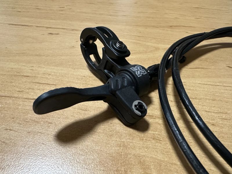 X-Fusion Manic 30,9 mm délka 125 mm, teleskopická sedlovka, včetně páčky, zánovní