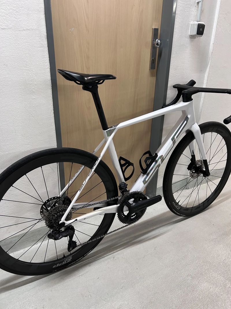 Superior Superior X-ROAD Team Issue Di2 54