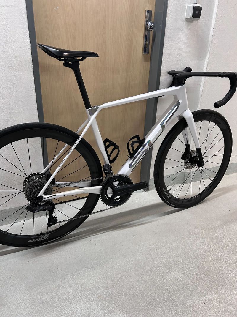 Superior Superior X-ROAD Team Issue Di2 54