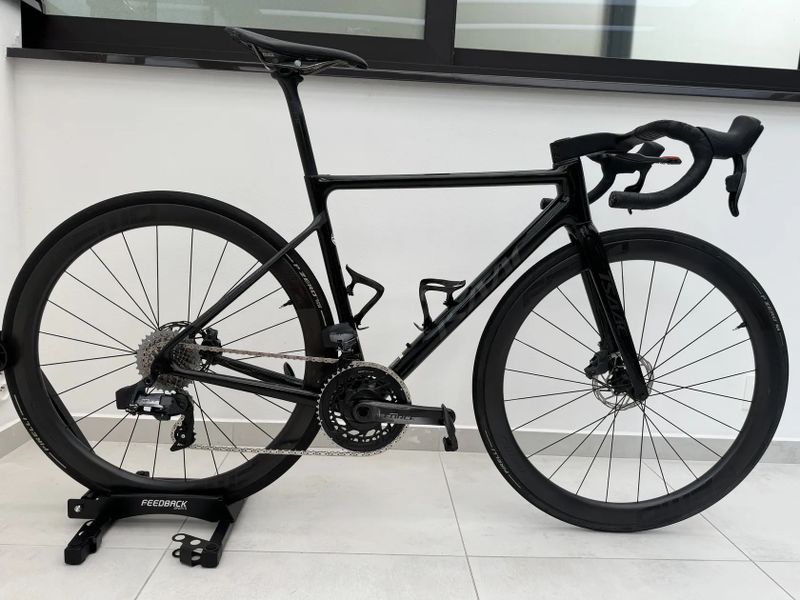 Isaac Element Crystal Black Disc 2022, Sram Force Axs, Špičkový závodný bicykel