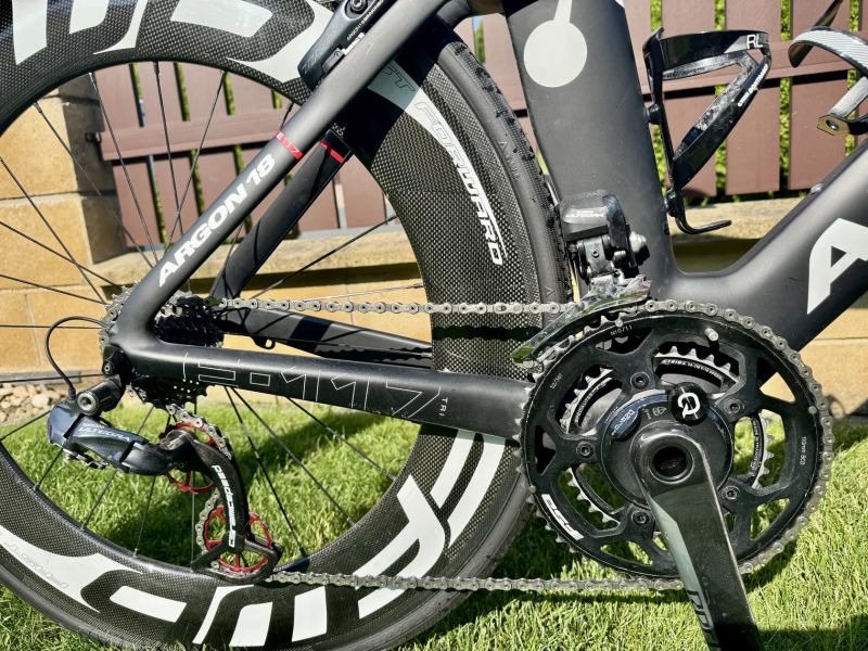 Argon 18 E-117 Tri – elektronické řazení + wattmetr, top stav - první majitel