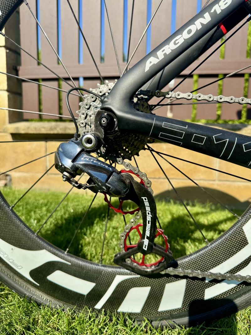 Argon 18 E-117 Tri – elektronické řazení + wattmetr, top stav - první majitel