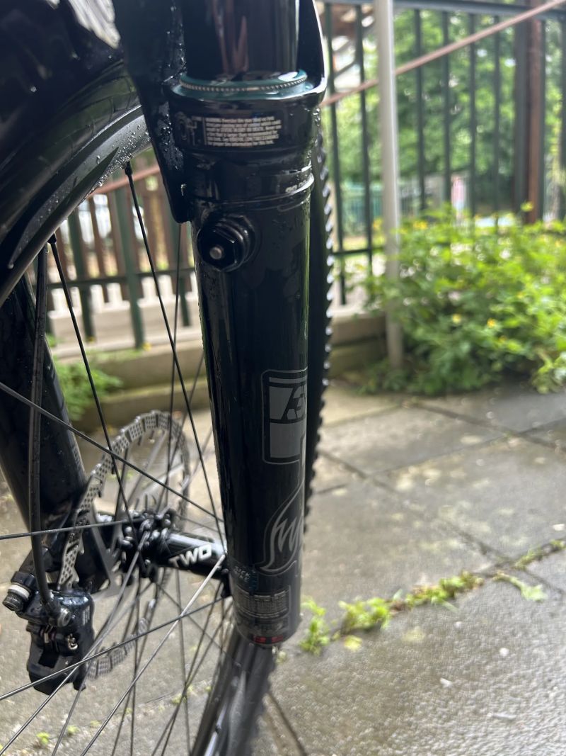FOX 38 Performance Elite, zdvih 170 mm, GRIP2, pevná osa 15x110 mm (Kabolt), 44 mm offset.