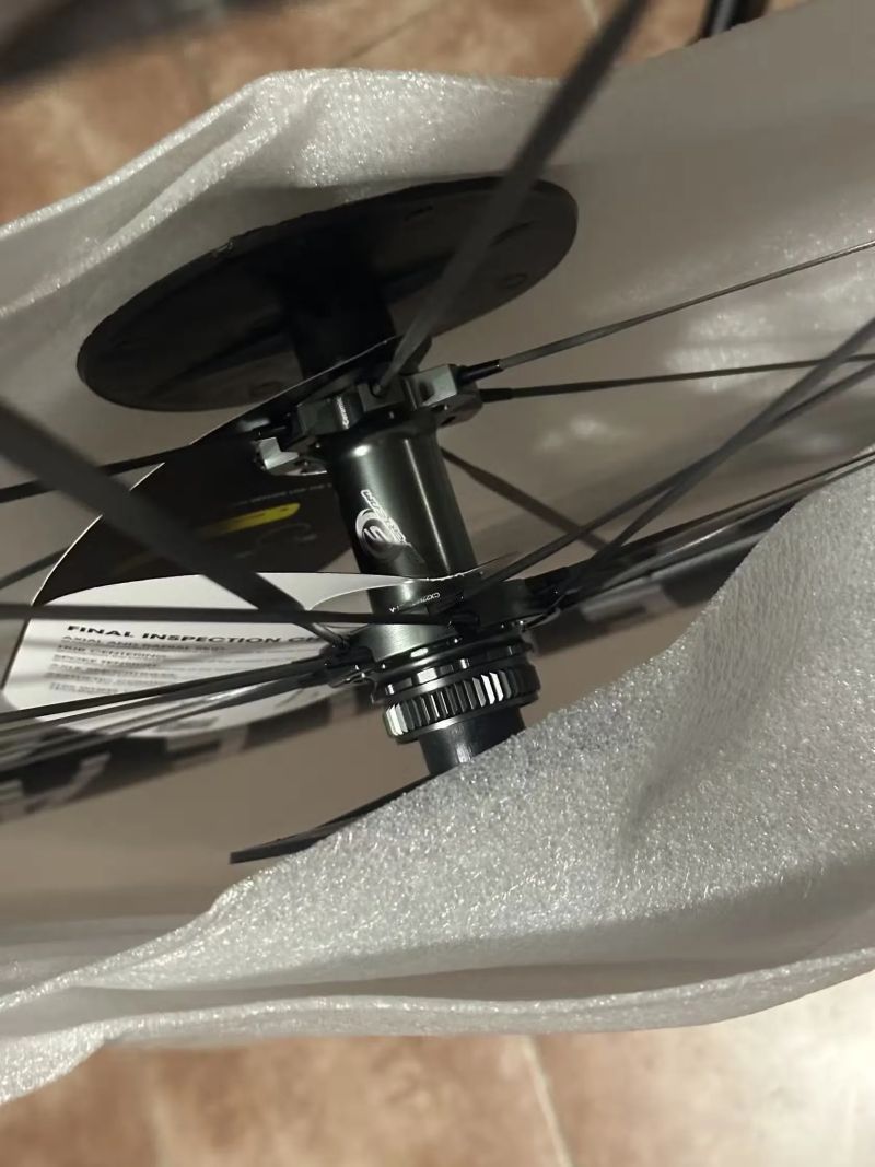 Superteam All-Carbon Ultra (1385g, karbonové špice, keramická ložiska)