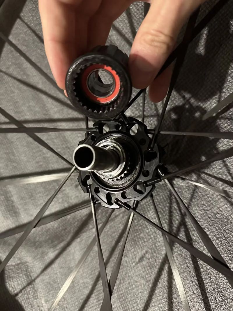 Superteam All-Carbon Ultra (1385g, karbonové špice, keramická ložiska)