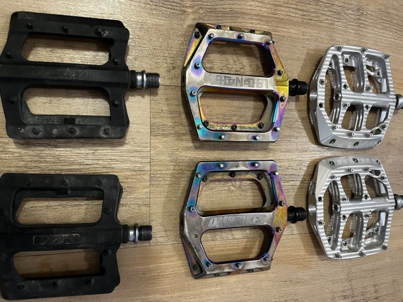 Pedály HOPE, DMR, HT a kazety SRAM X01, GX