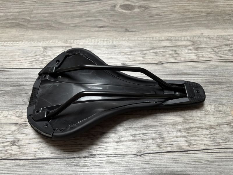 Sedlo Specialized Bridge 143mm