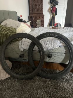 Prodám 2 ráfky bontrager line 30 