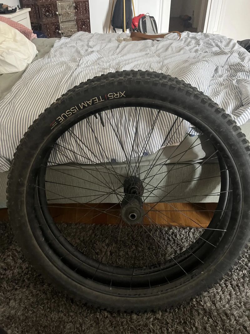 Prodám 2 ráfky bontrager line 30 