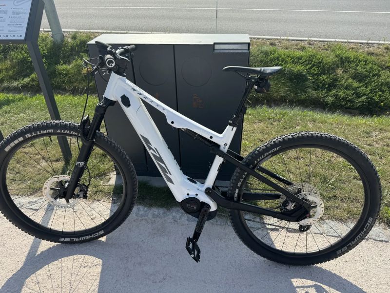  KTM celooddpružené horské elekrokolo