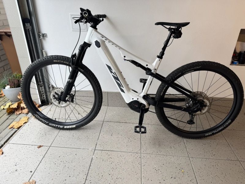  KTM celooddpružené horské elekrokolo