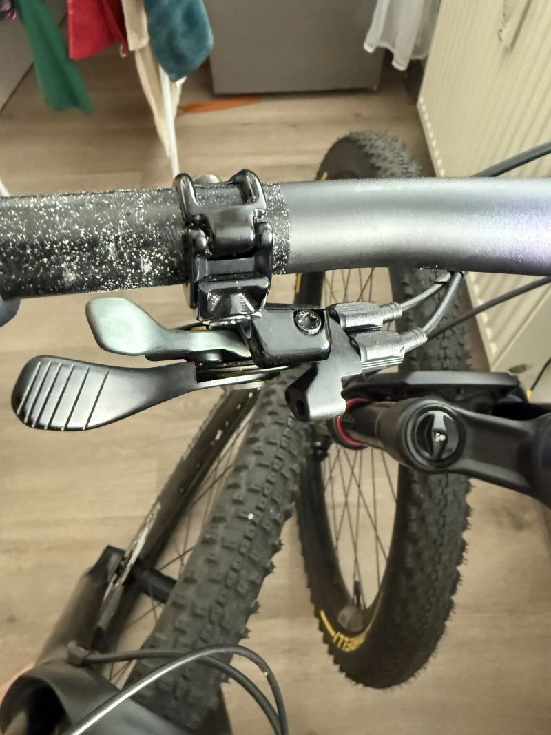 SCOTT dálkové ovládání Twinloc 2 Down Clamp pro odpruženou vidlici, tlumič