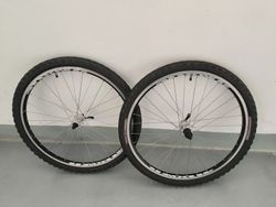 Shimano XT 26 kola obutá 
