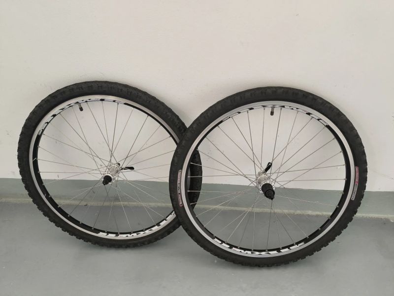 Shimano XT 26 kola obutá 