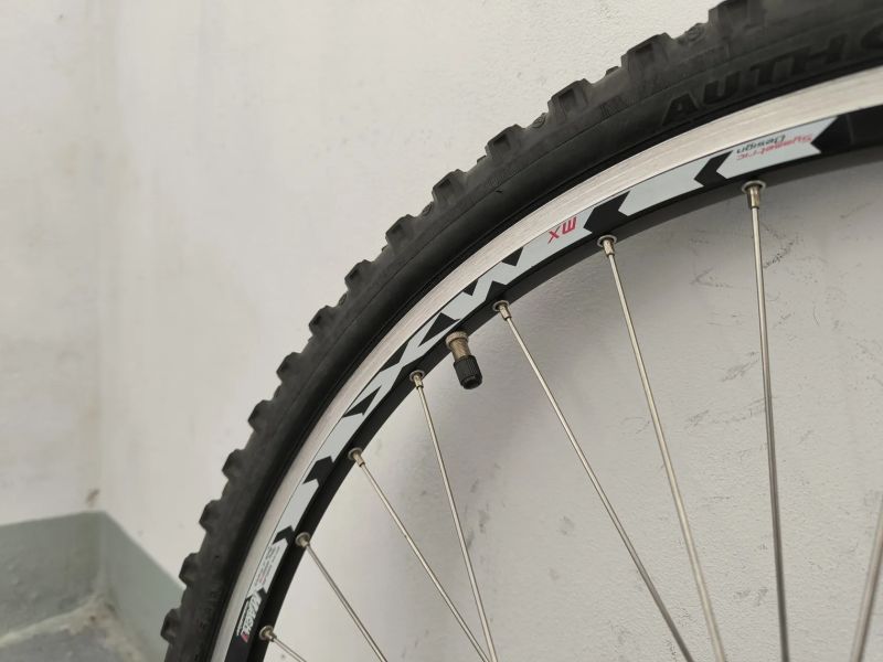 Shimano XT 26 kola obutá 