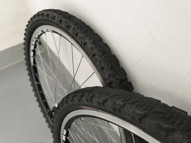 Shimano XT 26 kola obutá 