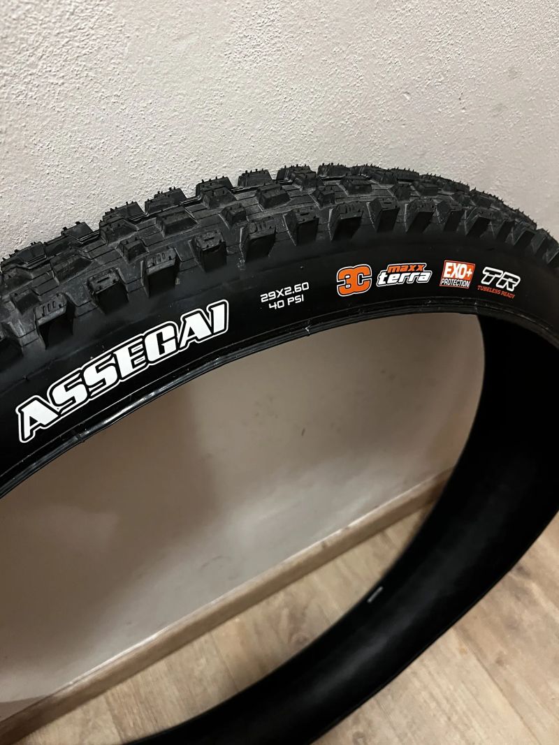 Maxxis Dissector a Assegai 29x2,6