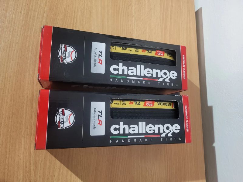 Challenge STRADA Pro 700x25 černá/tan