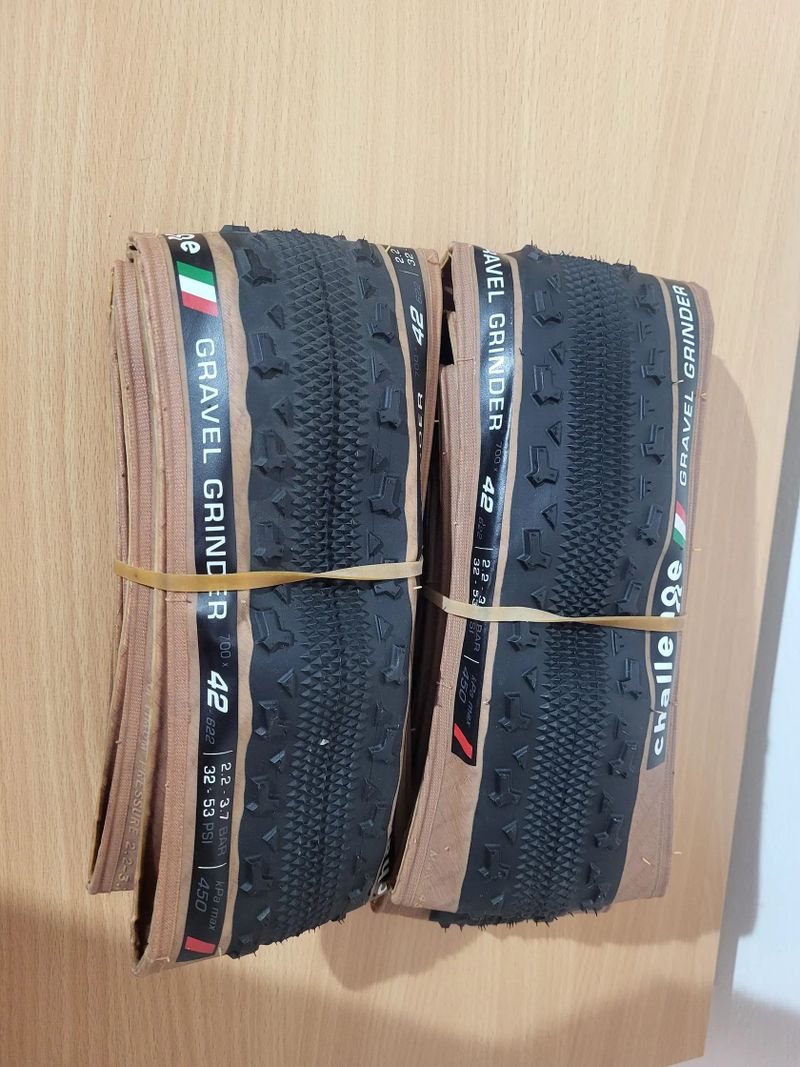 Challenge Gravel Grinder PLUS Brown 700x42 60TPI OEM