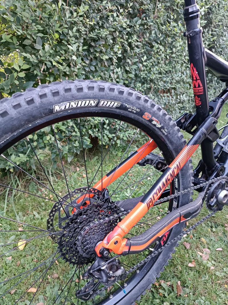 Commencal Meta AM V4 Race