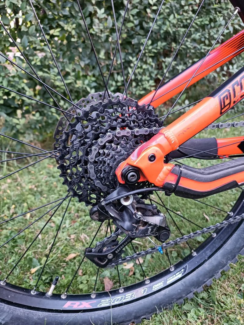 Commencal Meta AM V4 Race